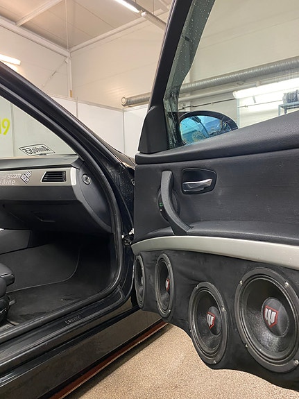 BMW 320d 5 of 7
