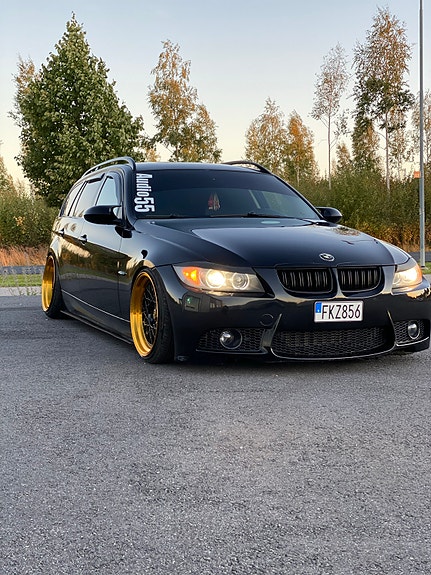 BMW 320d 2 of 7