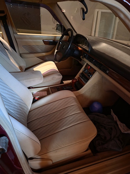 Mercedes-Benz 420 SE 2 of 3