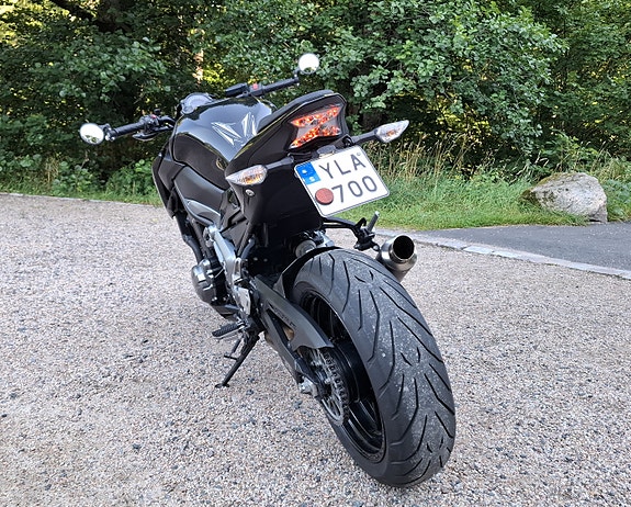 Kawasaki Z900 3 of 7