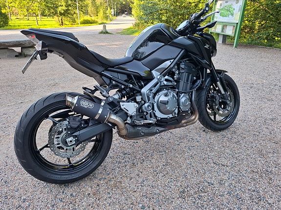 Kawasaki Z900 2 of 7