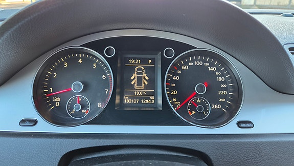 Volkswagen Passat 9 of 9
