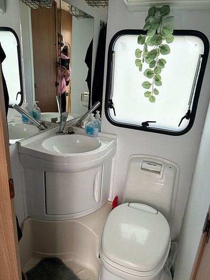 Adria Aviva 5 of 6