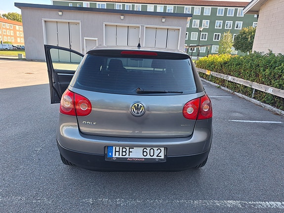 Volkswagen Golf V 11 of 15