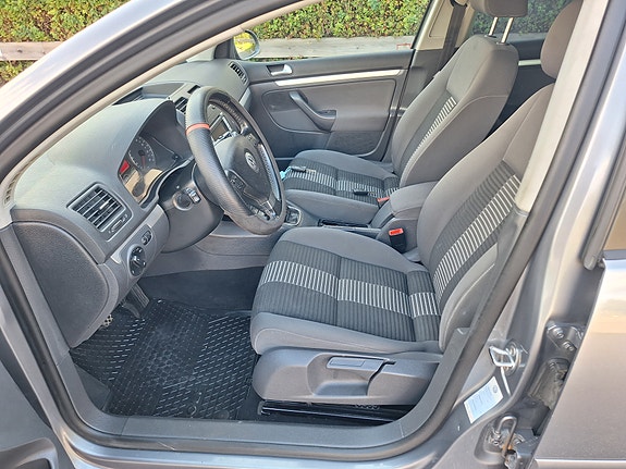 Volkswagen Golf V 9 of 15