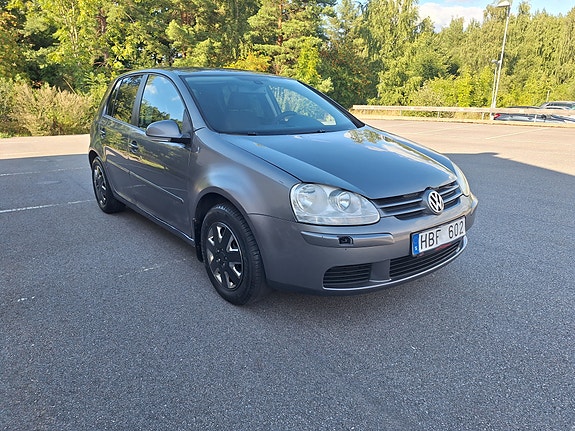 Volkswagen Golf V 2 of 15