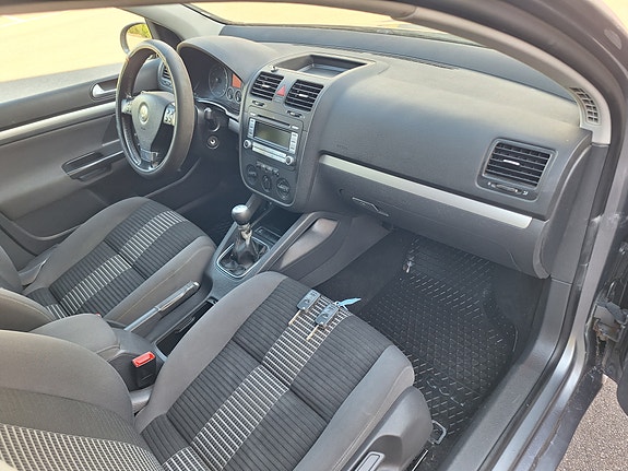 Volkswagen Golf V 13 of 15
