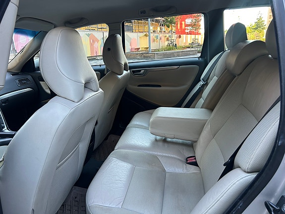 Volvo V70 7 of 7