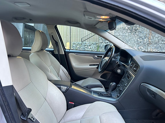 Volvo V70 6 of 7