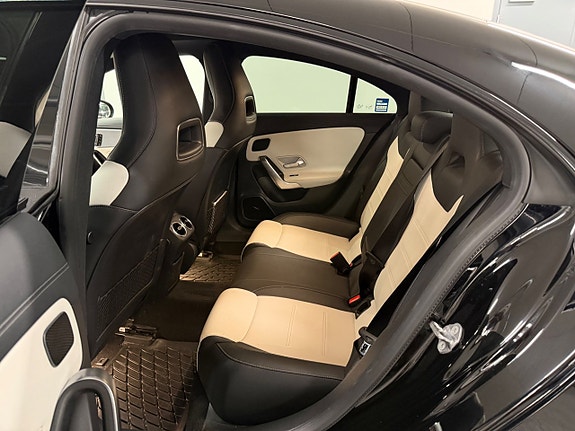 Mercedes-Benz CLA220 9 of 24