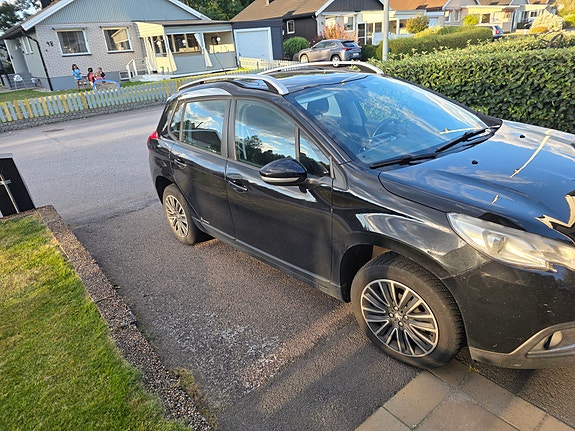 Peugeot 2008 2 of 6