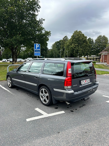 Volvo V70 2 of 4