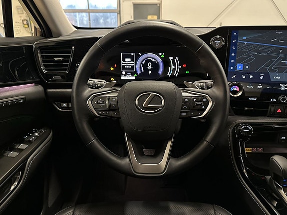 Lexus NX450h+ 11 of 13