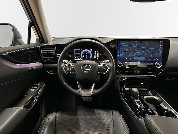 Lexus NX450h+ 9 of 13