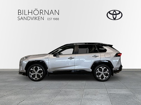 Toyota RAV4 8 of 27
