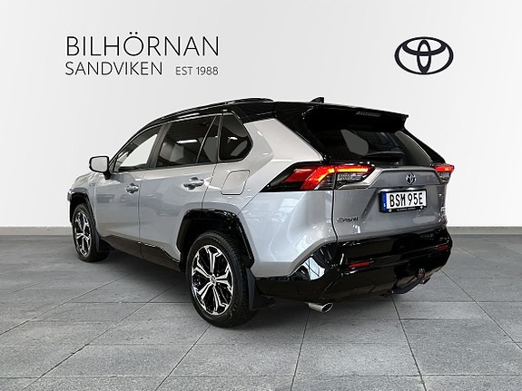 Toyota RAV4 6 of 27