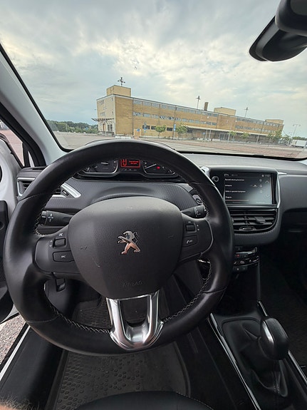 Peugeot 2008 16 of 19