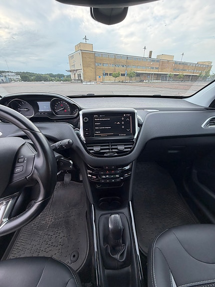Peugeot 2008 17 of 19