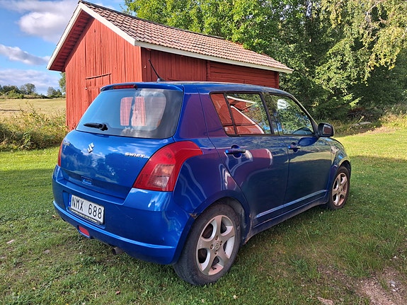 Suzuki Swift 2 of 7