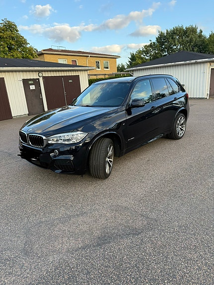 BMW X5 2 of 7