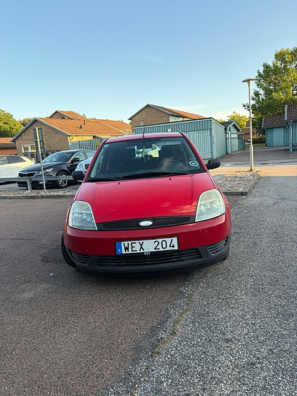 Ford Fiesta 2 of 10
