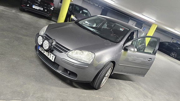 Volkswagen Golf V 5 of 8