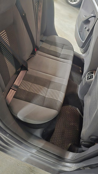 Volkswagen Golf V 8 of 8