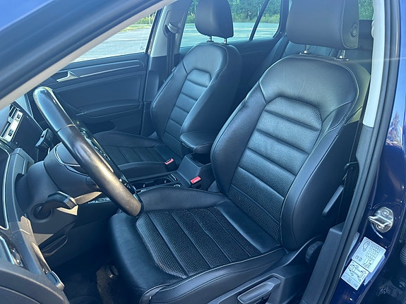 Volkswagen Golf VII 16 of 30