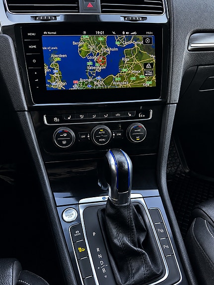 Volkswagen Golf VII 28 of 30