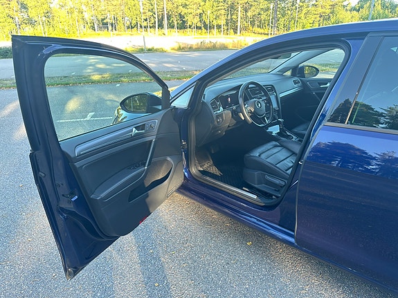 Volkswagen Golf VII 14 of 30