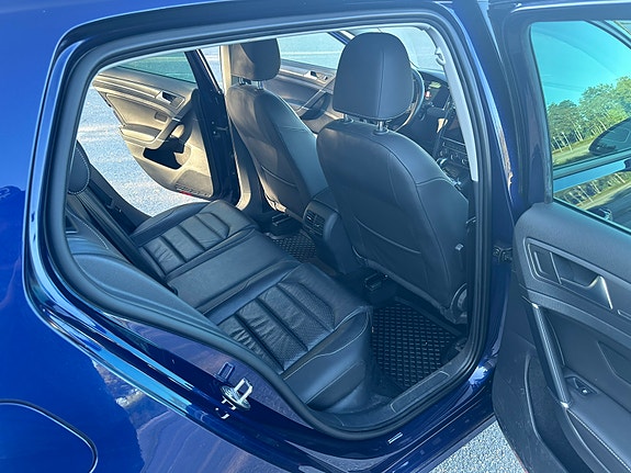 Volkswagen Golf VII 21 of 30