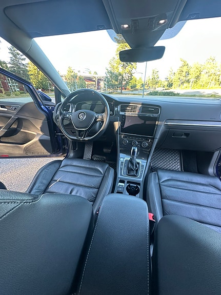 Volkswagen Golf VII 25 of 30