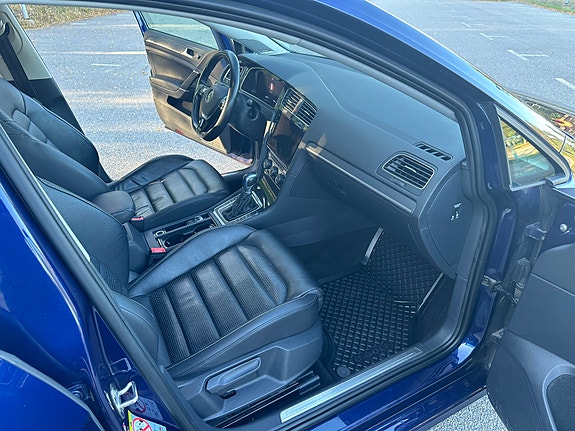 Volkswagen Golf VII 23 of 30