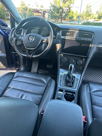 Volkswagen Golf VII 26 of 30