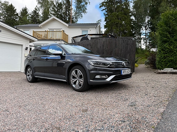 Volkswagen Passat Alltrack 4 of 6
