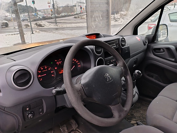 Peugeot Partner 2 of 3