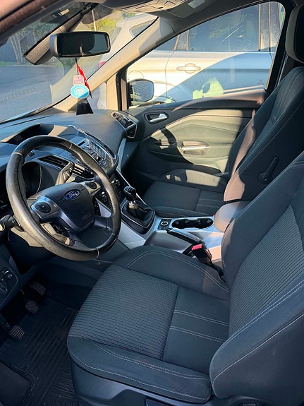 Ford C-Max 8 of 9