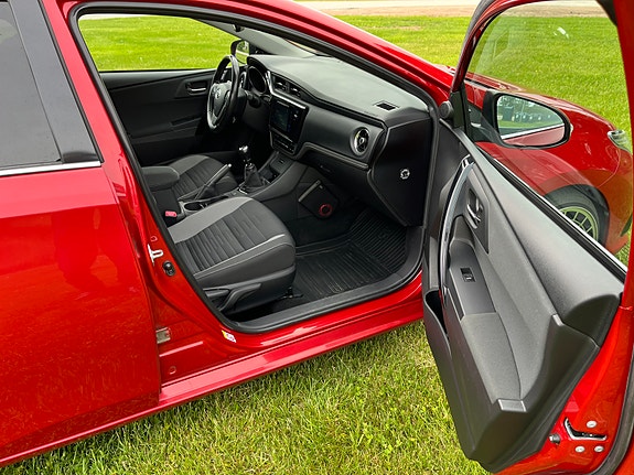 Toyota Auris 7 of 9