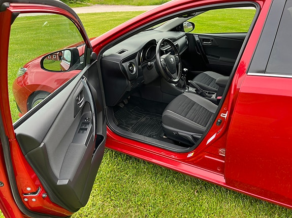 Toyota Auris 5 of 9