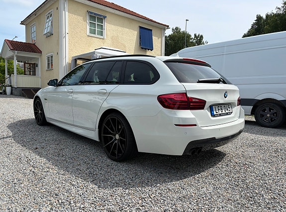 BMW 520d 2 of 12