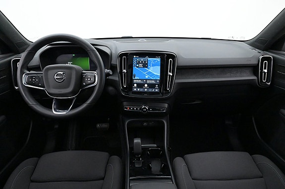 Volvo XC40 6 of 27