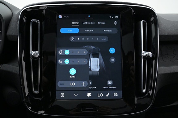 Volvo XC40 14 of 27