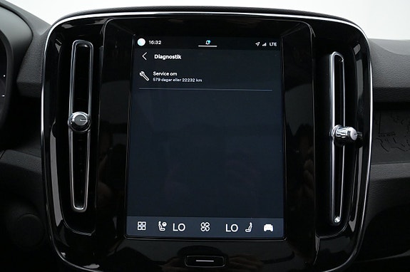 Volvo XC40 13 of 27