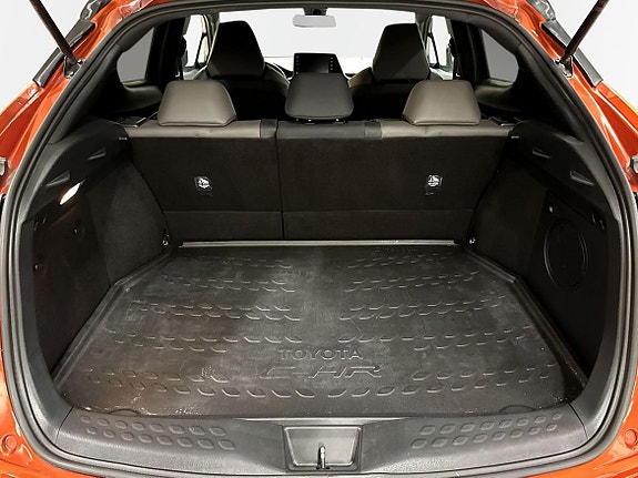 Toyota C-HR 12 of 13