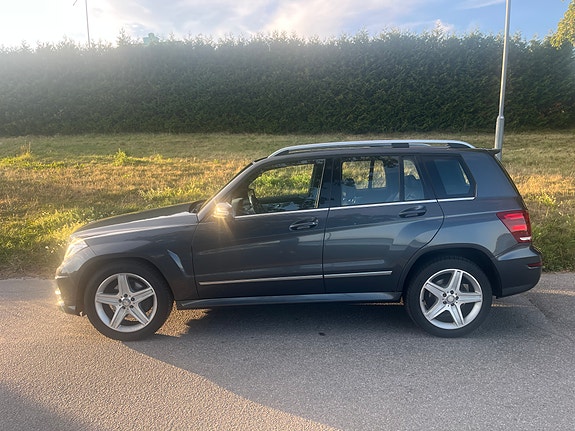 Mercedes-Benz GLK220 2 of 10
