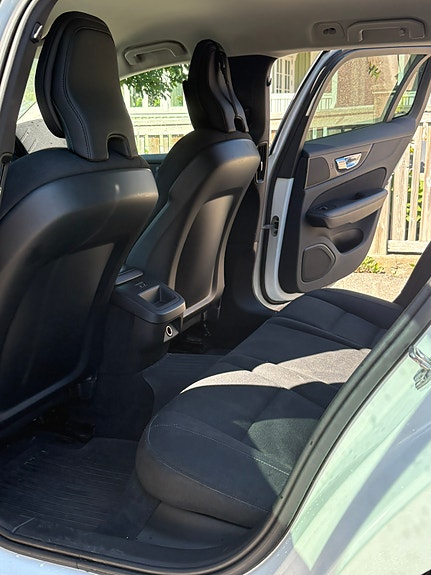 Volvo V60 12 of 16