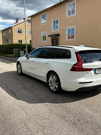 Volvo V60 2 of 16