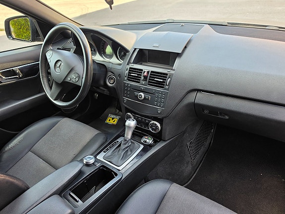 Mercedes-Benz C180 7 of 26