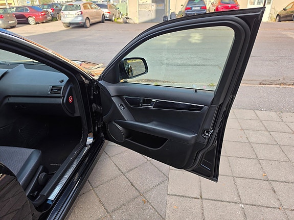 Mercedes-Benz C180 20 of 26