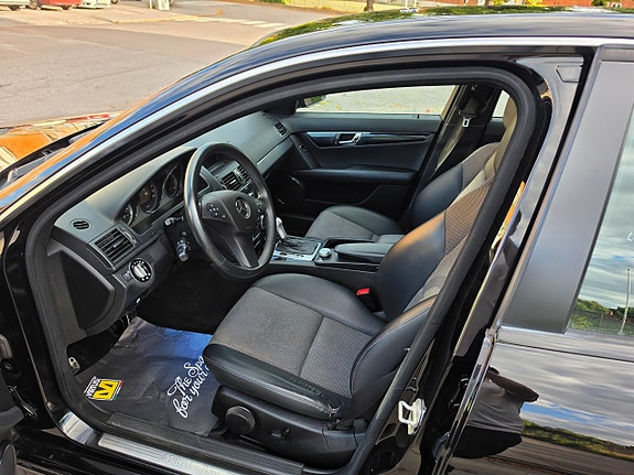 Mercedes-Benz C180 12 of 26